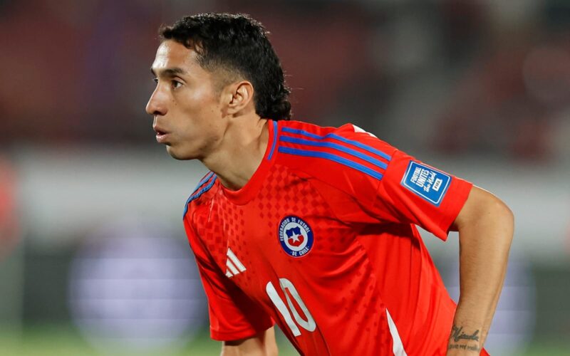 Luciano Cabral con la camiseta de la Selección Chilena en el partido frente a Venezuela.