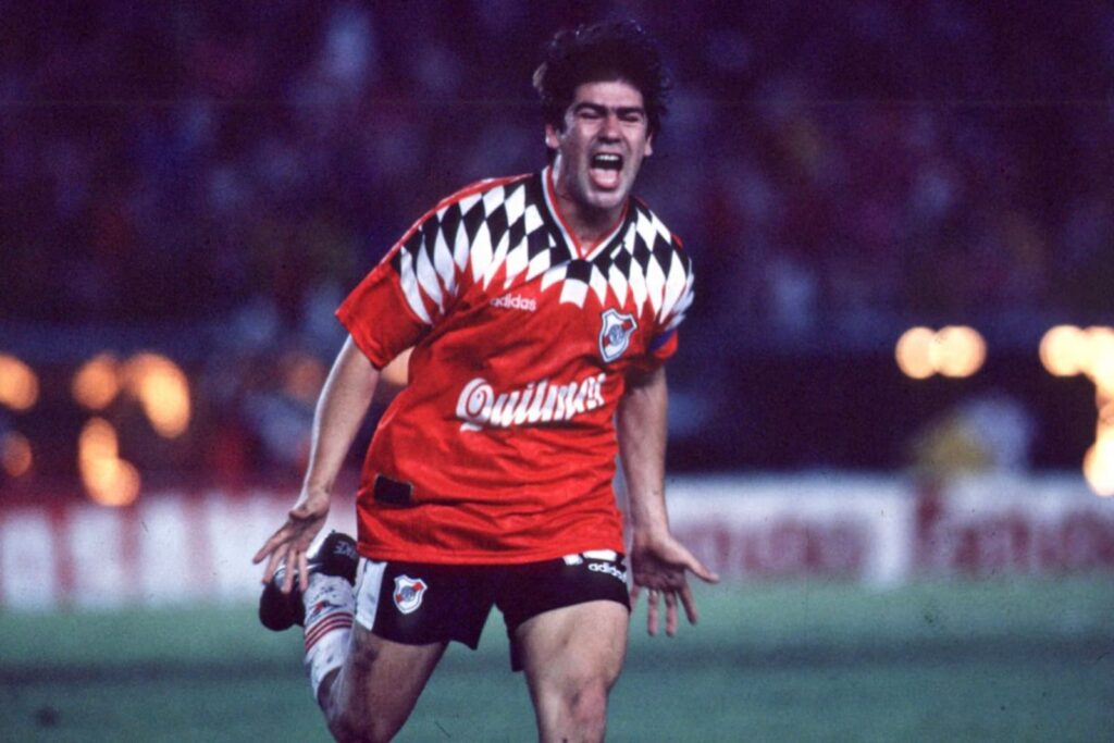 Marcelo Salas celebrando un gol con la camiseta de River Plate.