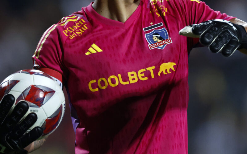 Camiseta de arquero de Colo-Colo.