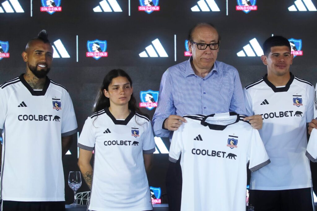 Presentación camiseta de Colo-Colo 2024