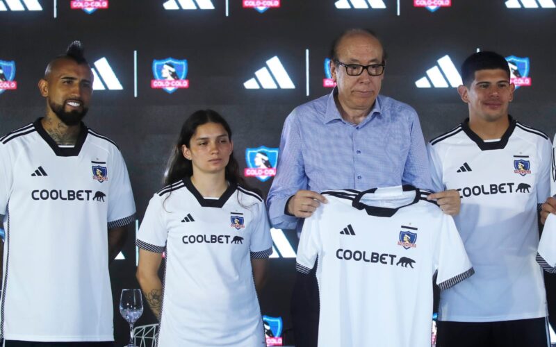 Presentación camiseta de Colo-Colo 2024