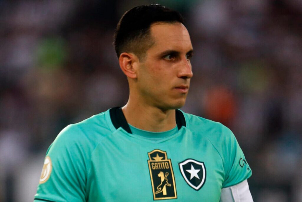 Roberto 'Gatito' Fernández con la camiseta de Botafogo.