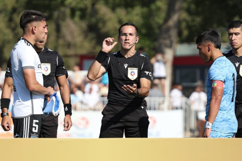 Nicolás Suárez en el sorteo de capitanes de la Supercopa de Proyección.