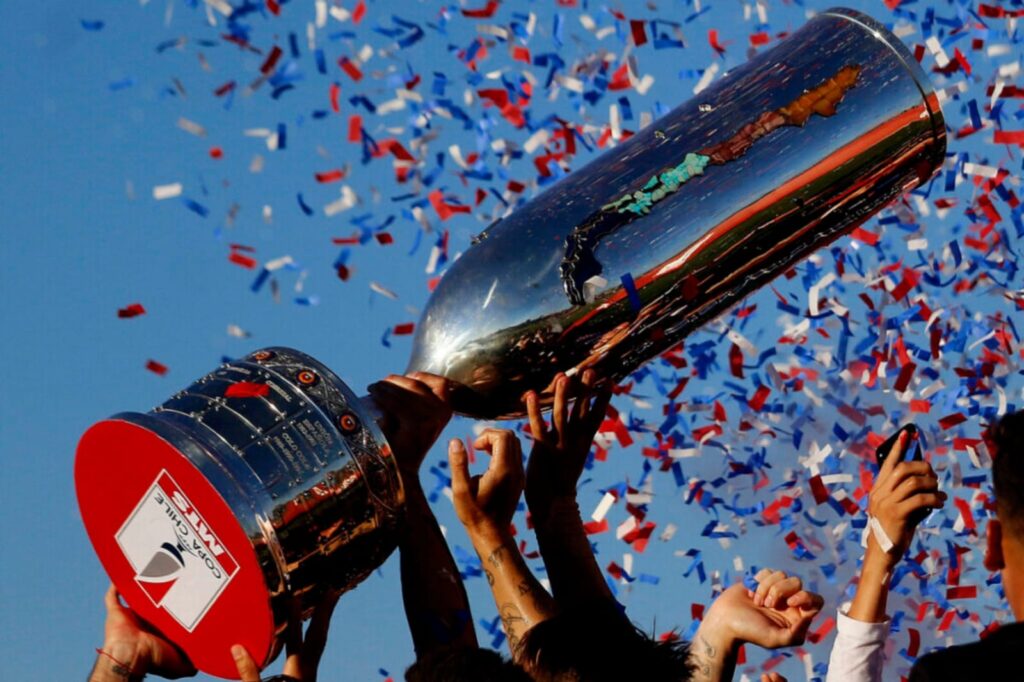 Trofeo de la Copa Chile.