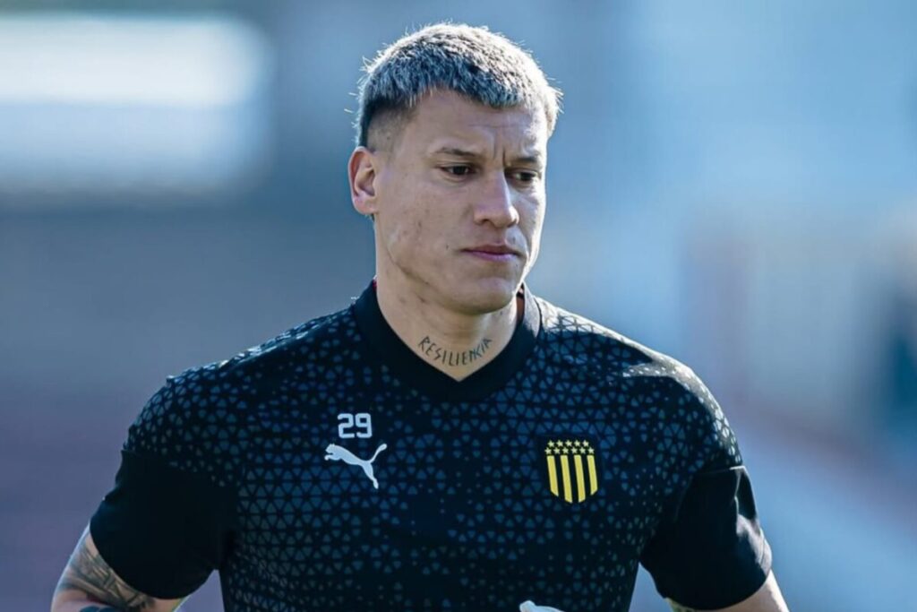 Washington Aguerre con la camiseta de Peñarol.