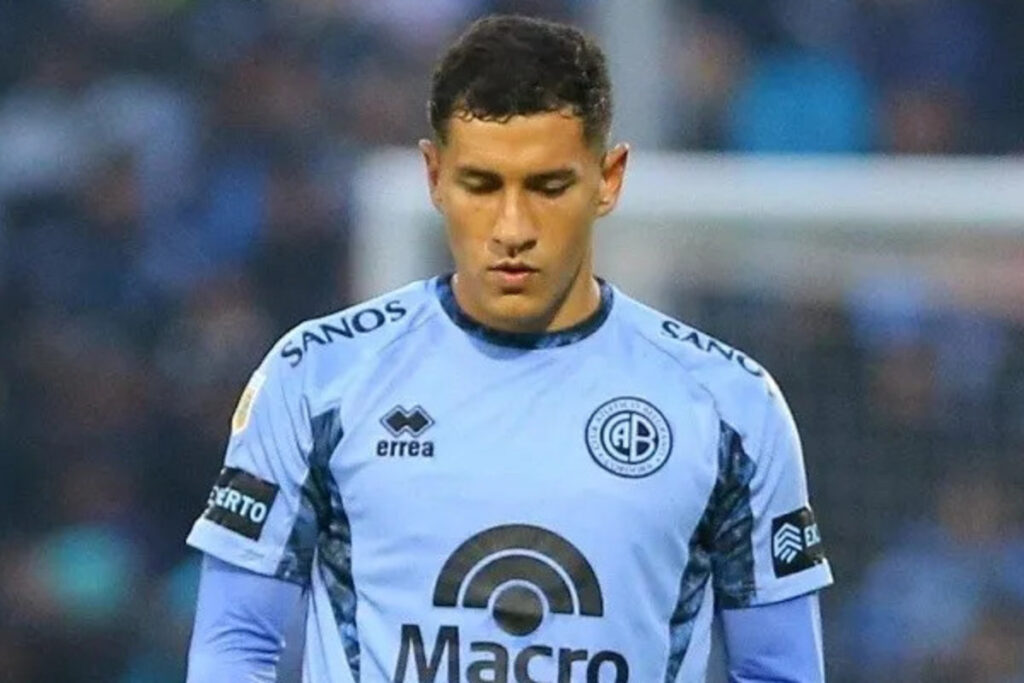 Primer plano de Matías Marín con camiseta de Belgrano de Córdoba.