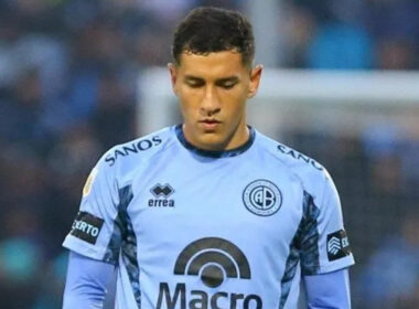 Primer plano de Matías Marín con camiseta de Belgrano de Córdoba.