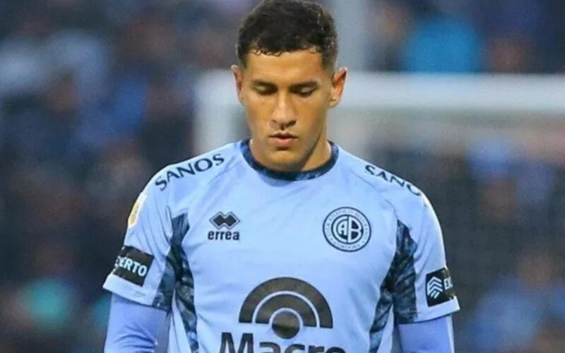 Primer plano de Matías Marín con camiseta de Belgrano de Córdoba.