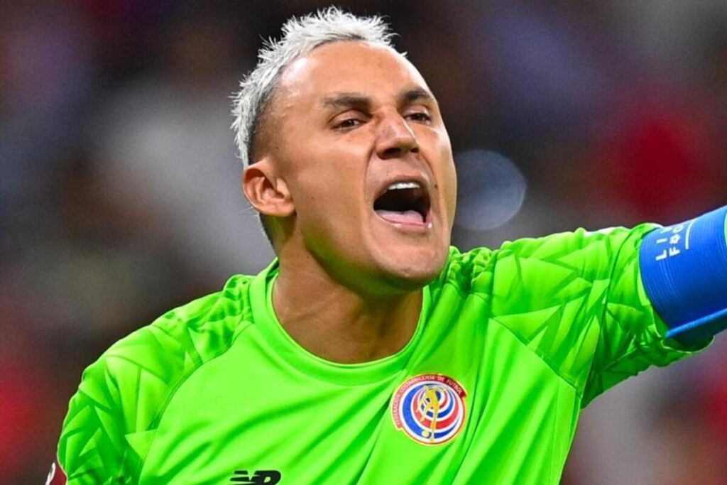 Primer plano de Keylor Navas con la camiseta de la Selección de Costa Rica.