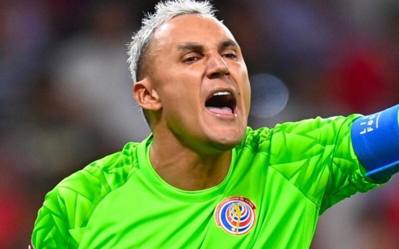 Primer plano de Keylor Navas con la camiseta de la Selección de Costa Rica.