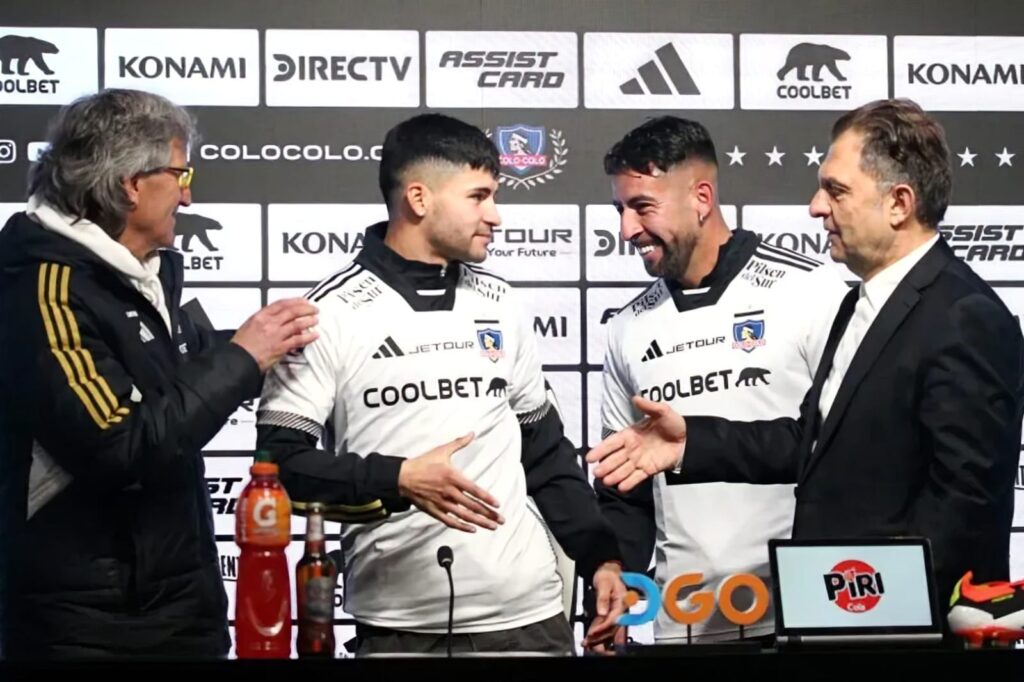 Aníbal Mosa y Daniel Morón en la presentación de Mauricio Isla y Cristián Riquelme.