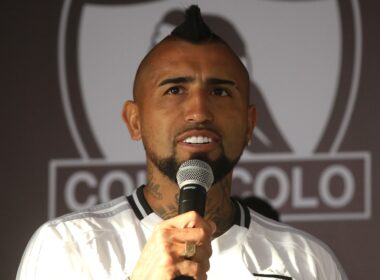 Arturo Vidal en una presentación con Colo-Colo.