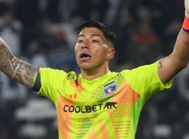 Brayan Cortés con la camiseta de Colo-Colo.