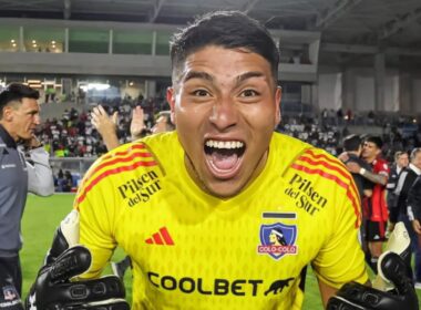 Brayan Cortés con la camiseta de Colo-Colo.