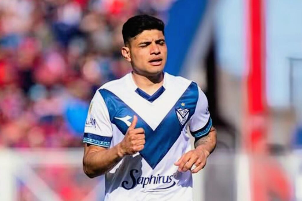 Claudio Aquino con la camiseta de Vélez Sarsfield.