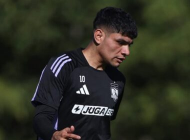 Claudio Aquino con la camiseta de Colo-Colo en un entrenamiento.