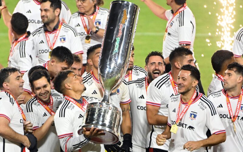 Colo-Colo celebrando el título de campeón de Copa Chile 2023.