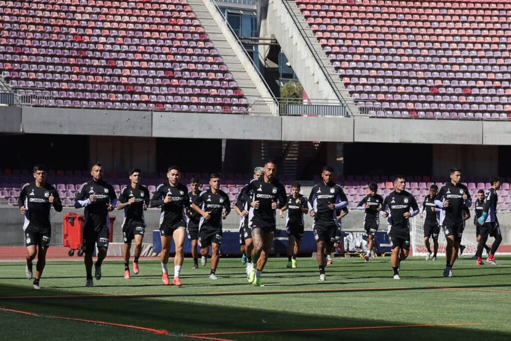 Colo-Colo durante la pretemporada en el Estadio La Portada de La Serena.