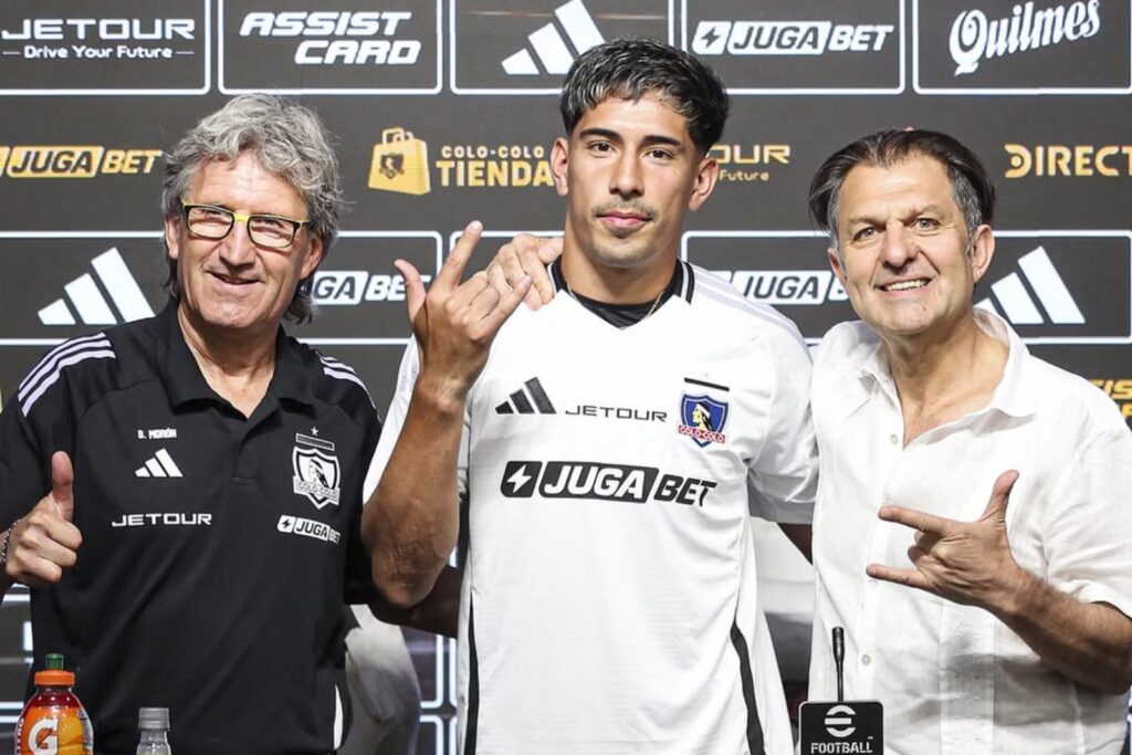 Daniel Morón, Salomón Rodríguez y Aníbal Mosa en la presentación del delantero.