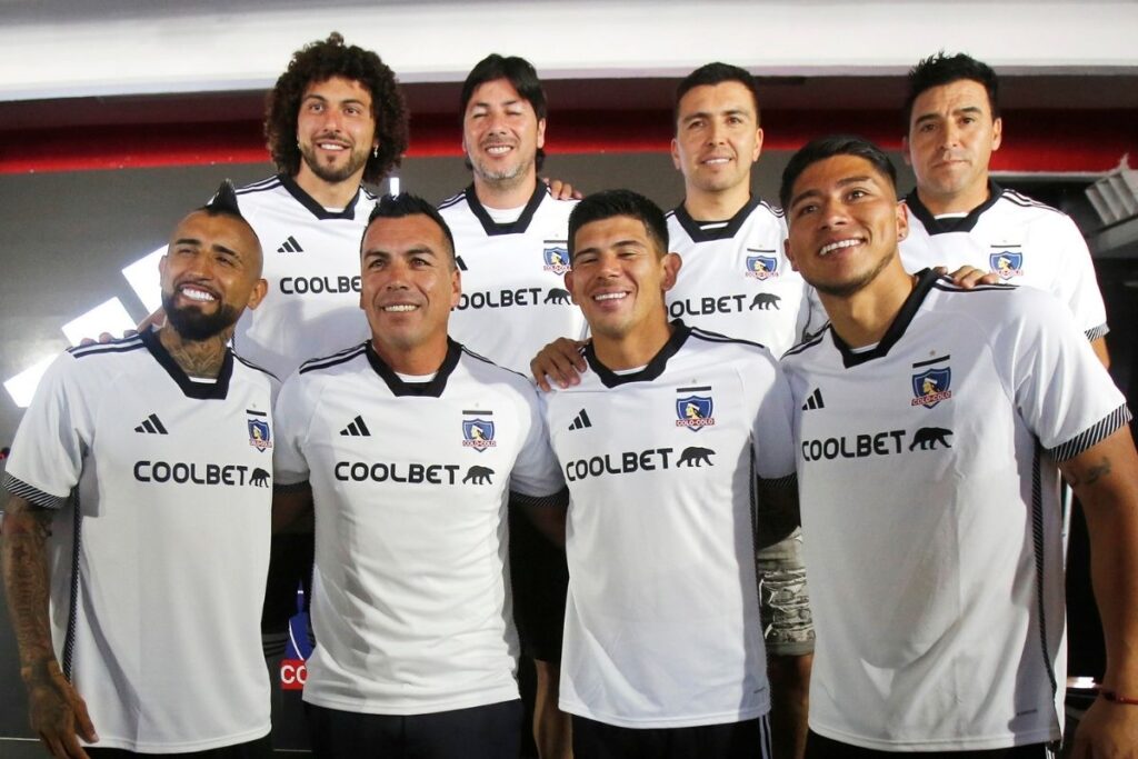 Presentación de la camiseta de Colo-Colo 2024