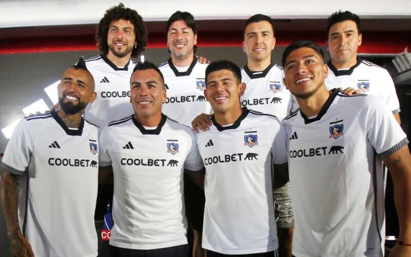 Presentación de la camiseta de Colo-Colo 2024