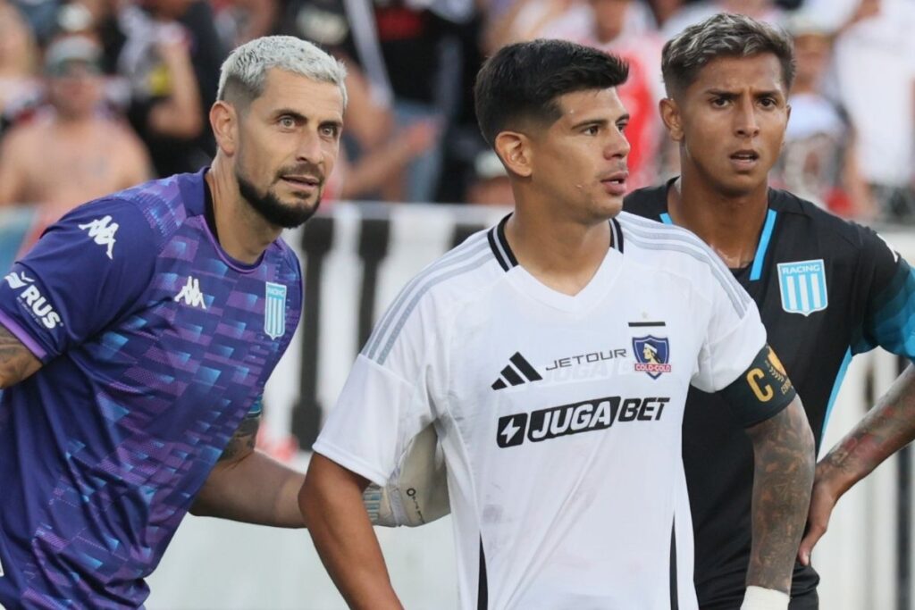 Colo-Colo frente a Racing en un partido amistoso de pretemporada.