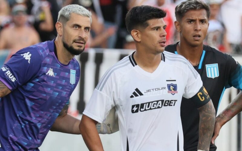 Colo-Colo frente a Racing en un partido amistoso de pretemporada.