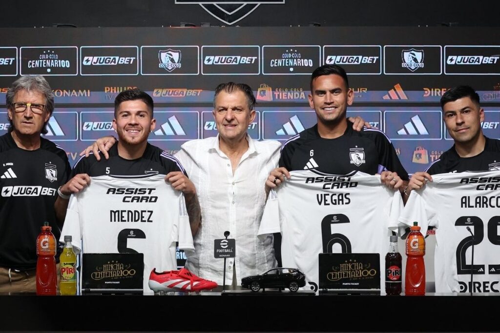 Colo-Colo presentó a tres nuevos refuerzos para 2025.