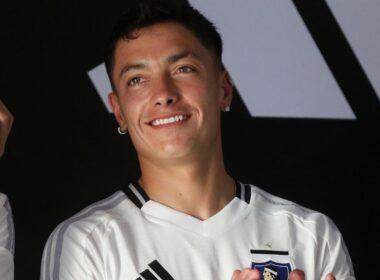 Cristián Zavala con la camiseta de Colo-Colo.