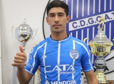 Salomón Rodríguez con la camiseta de Godoy Cruz.