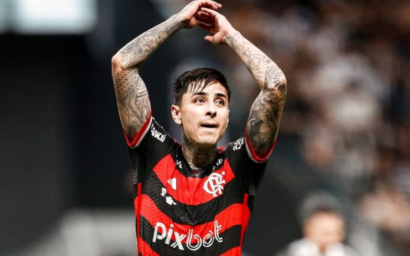 Erick Pulgar con la camiseta de Flamengo.