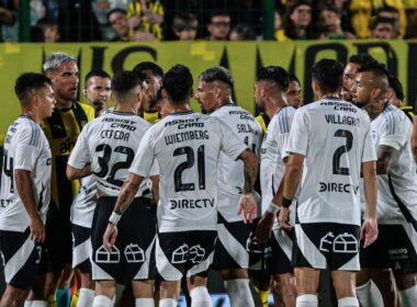 Jugadores de Colo-Colo y Peñarol tras la Expulsión de Alan Saldivia