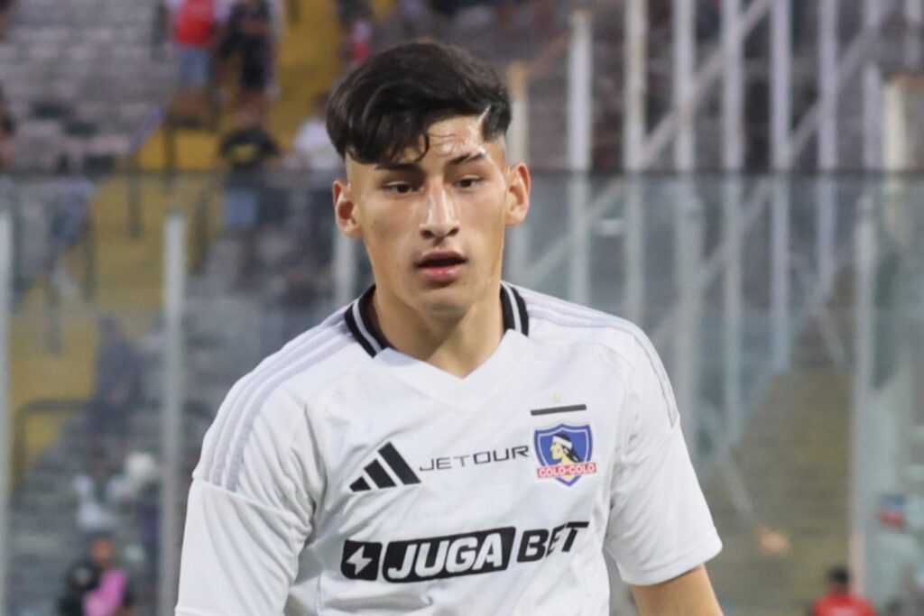 Francisco Marchant con la camiseta de Colo-Colo.