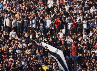 Garra Blanca en el sector Arica del Estadio Monumental.