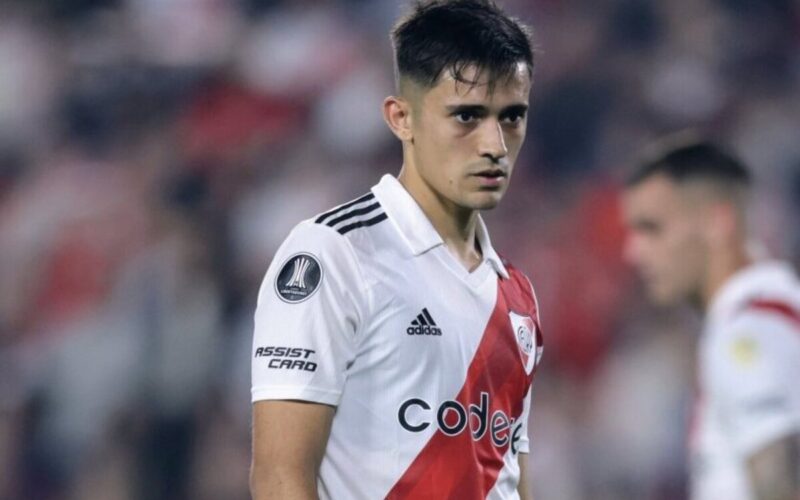 Pablo Solari con la camiseta de River Plate.