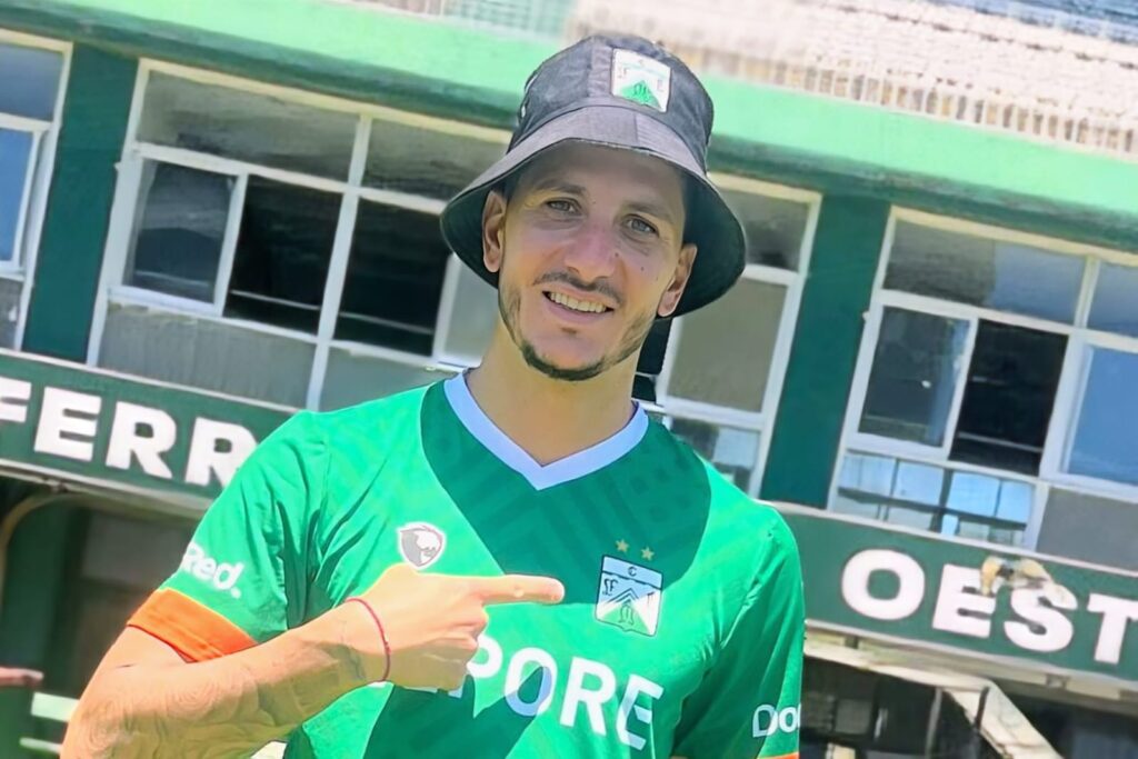 Gonzalo Castellani presentado como nuevo jugador de Ferro Carriel Oeste.