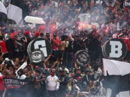 Hinchada de Colo-Colo en el Estadio Monumental.