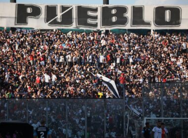 Hinchada de Colo-Colo en el Estadio Monumental.