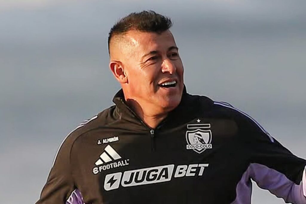 Jorge Almirón durante la pretemporada de Colo-Colo en La Serena.