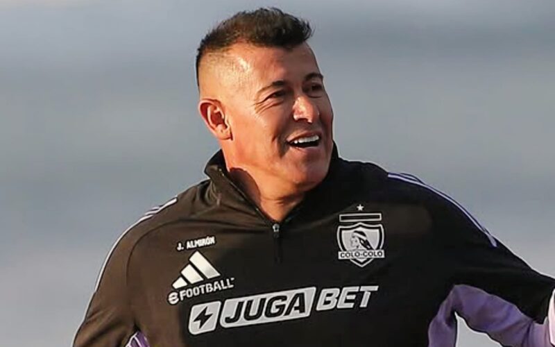 Jorge Almirón durante la pretemporada de Colo-Colo en La Serena.