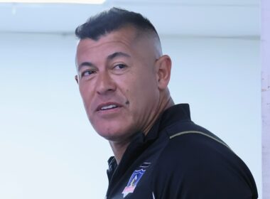 Jorge Almirón en la sala de prensa de Colo-Colo en el Estadio Monumental.