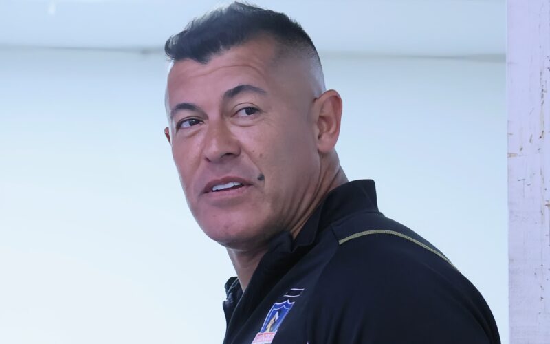 Jorge Almirón en la sala de prensa de Colo-Colo en el Estadio Monumental.