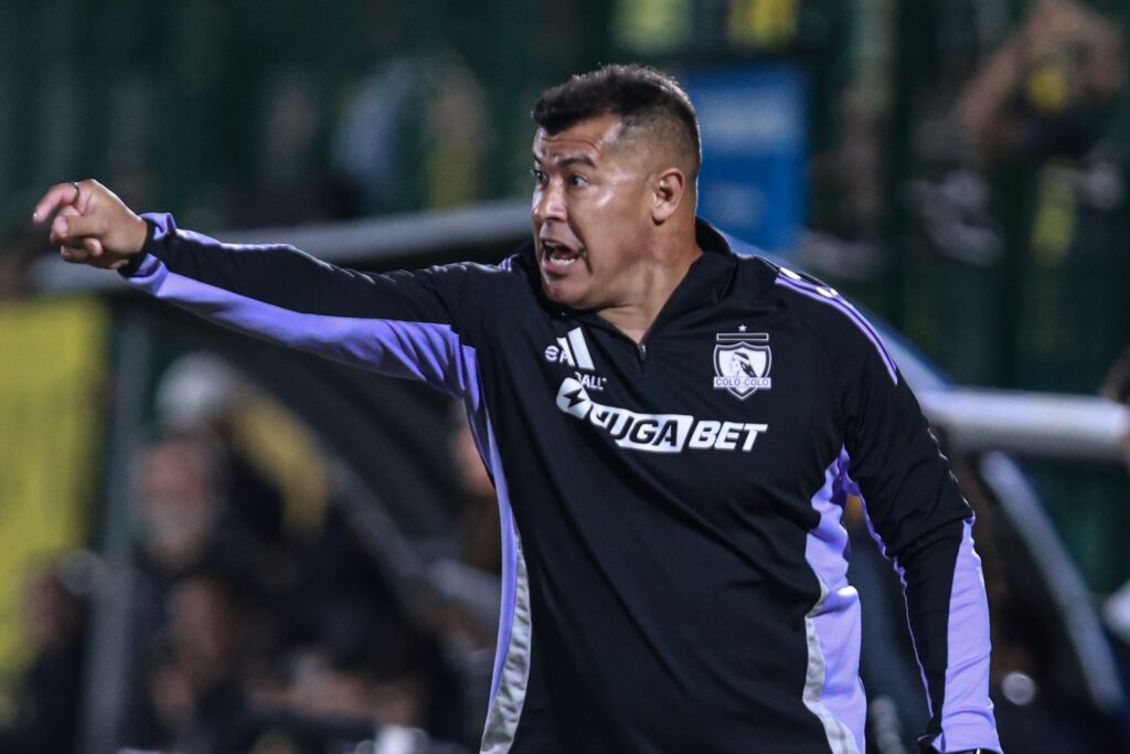 Jorge Almirón durante el partido de Colo-Colo frente a Peñarol.