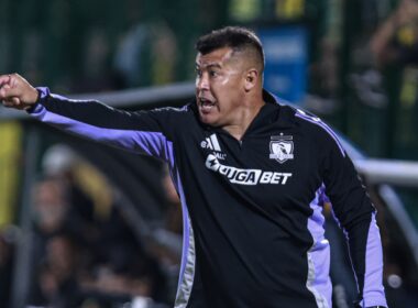 Jorge Almirón durante el partido de Colo-Colo frente a Peñarol.