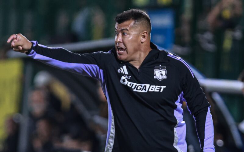 Jorge Almirón durante el partido de Colo-Colo frente a Peñarol.