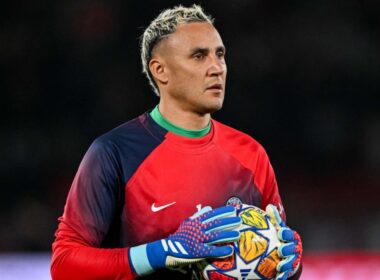 Keylor Navas con la camiseta del PSG.