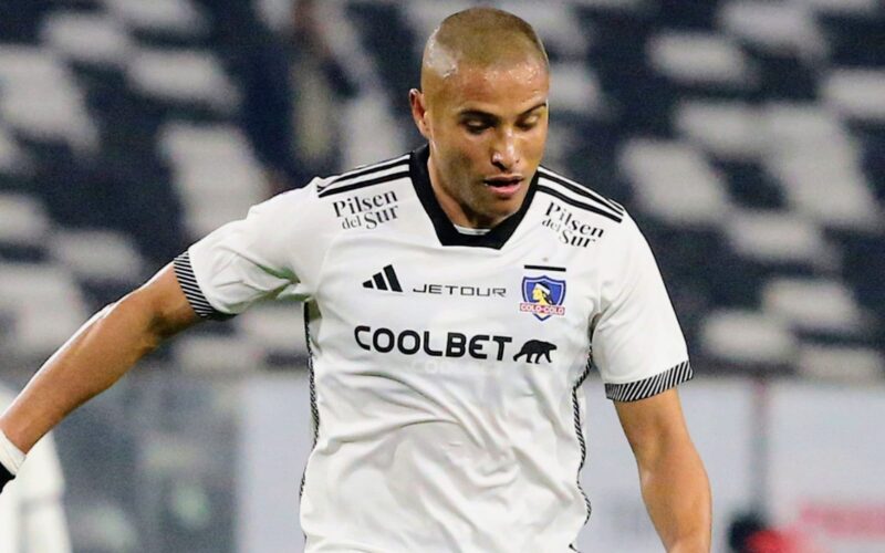 Leandro Benegas con la camiseta de Colo-Colo.