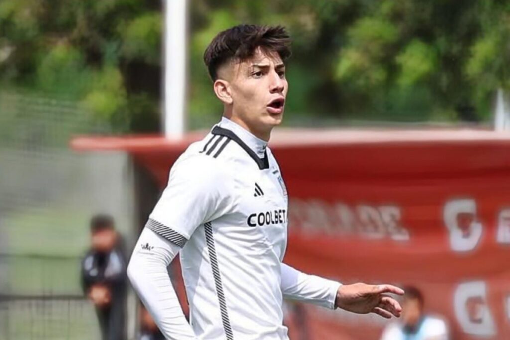 Martín Lucero con la camiseta de Colo-Colo.