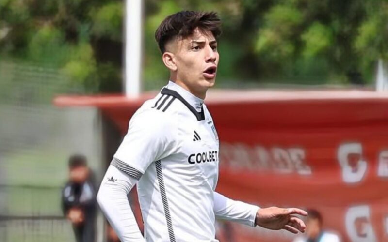 Martín Lucero con la camiseta de Colo-Colo.