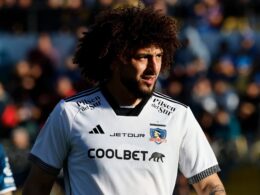 Maximiliano Falcón con la camiseta de Colo-Colo.